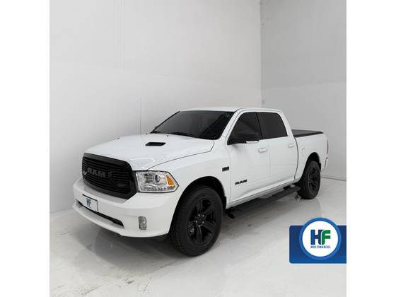 RAM CLASSIC 5.7 V8 GASOLINA LARAMIE NIGHT EDITION CD 4X4 AUTOMÁTICO